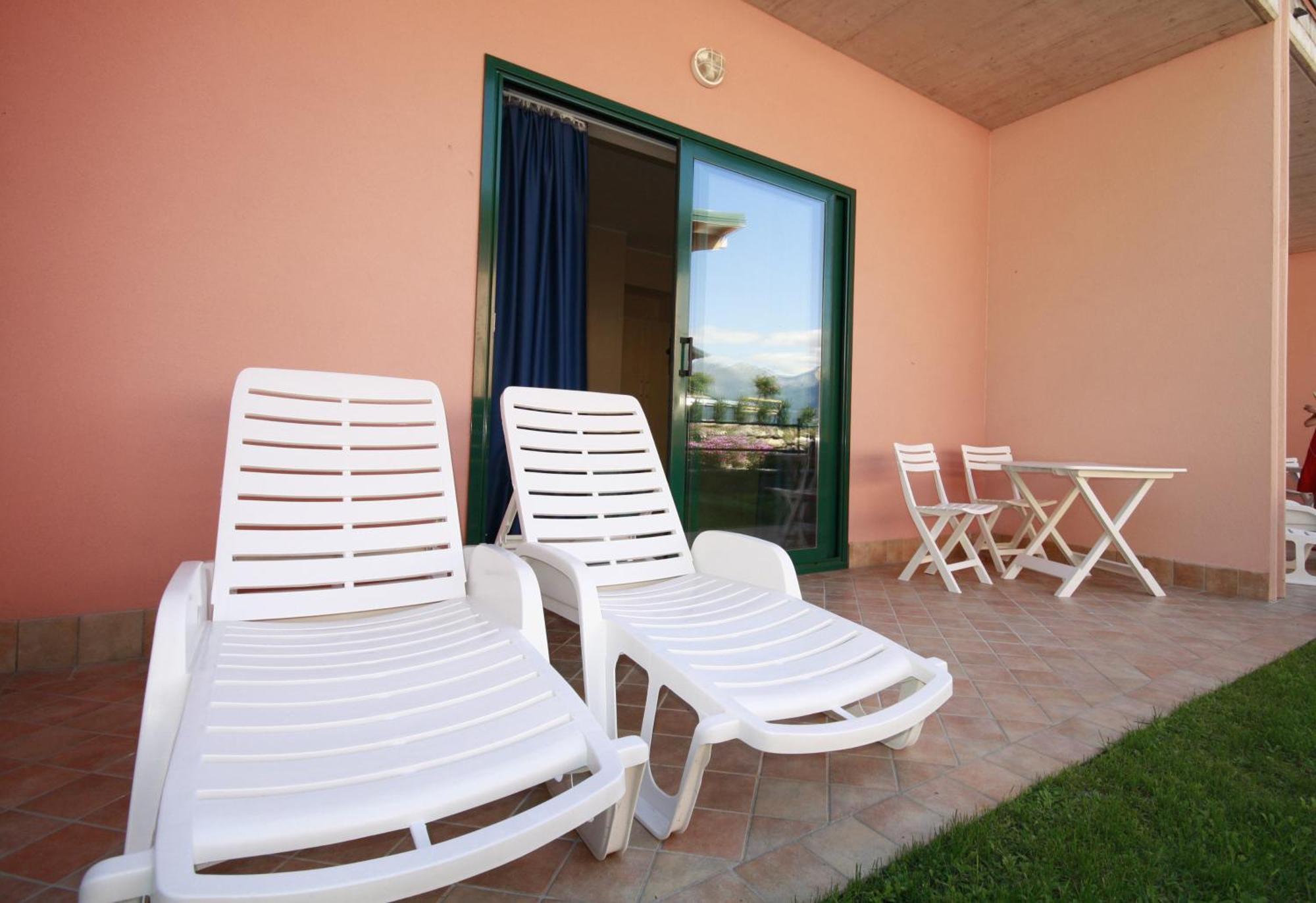 Residence Oasi Del Viandante Lake Como Екстериор снимка