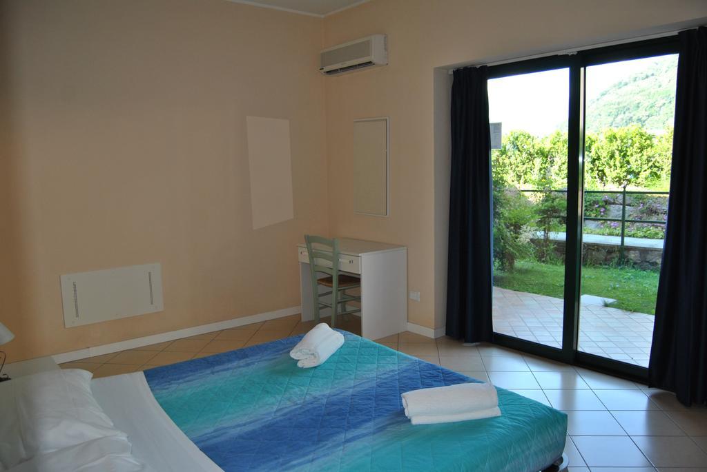 Residence Oasi Del Viandante Lake Como Стая снимка